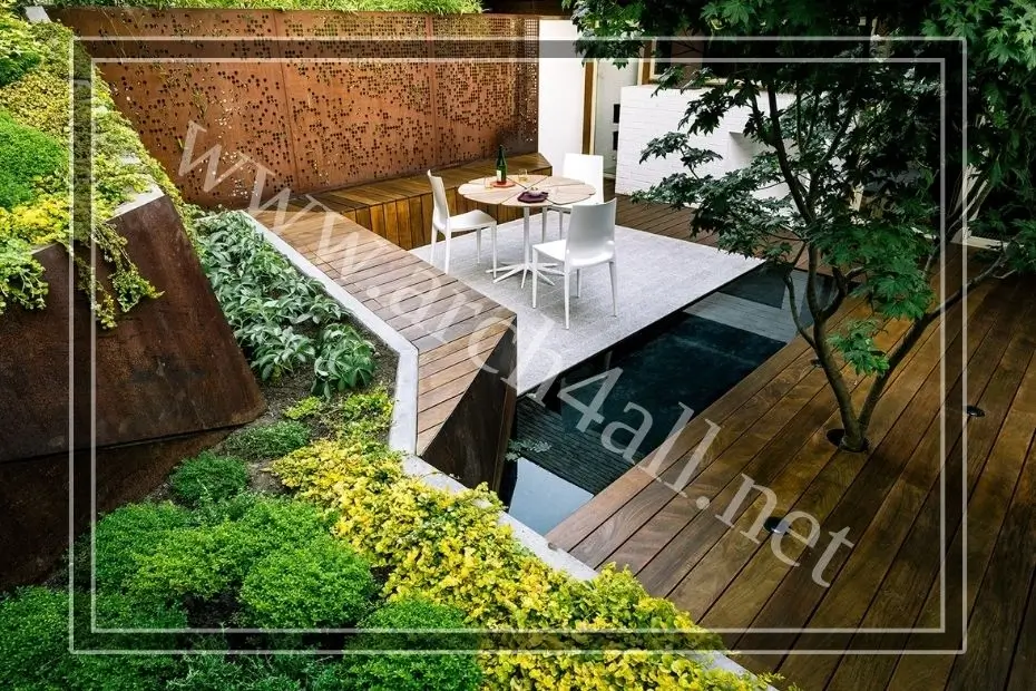 تلعب العديد من العناصر مثل الأرضيات والنباتات والأعشاب والديكورات المستخدمة في تصميم الحديقة دوراً مهماً