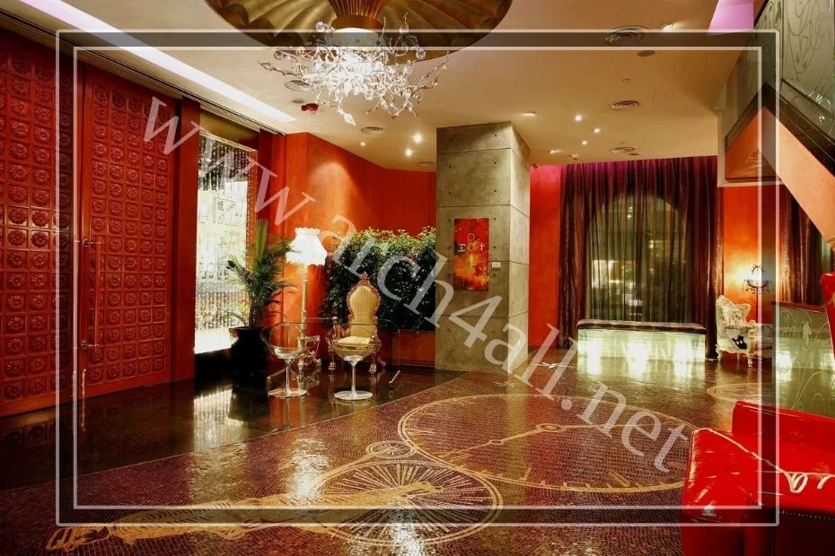 اللون البرتقالي الخوخي في طلاء الجدران