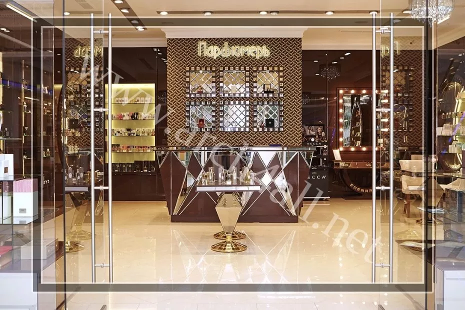 الاهتمام بجعل واجهة المحل لافته لنظر أي شخص من المارة