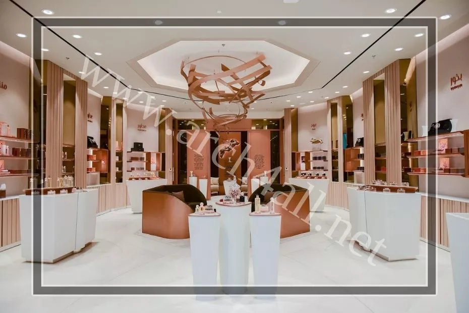 الحرص على ملائمة ألوان طلاء الجدران مع الديكور العام للمحل